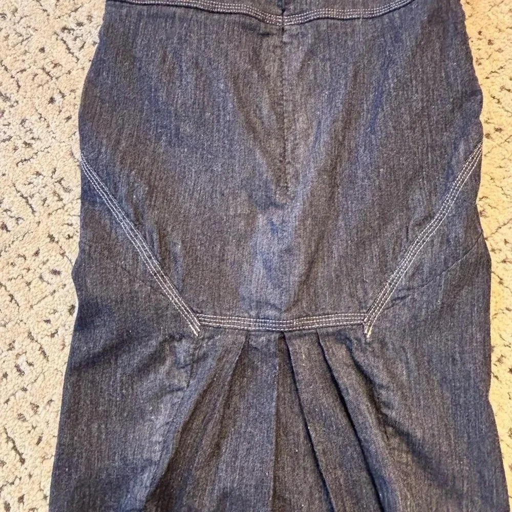 Bebe Dark Wash Denim Pencil Skirt Italian Fabric Contrast Stitch Size 2